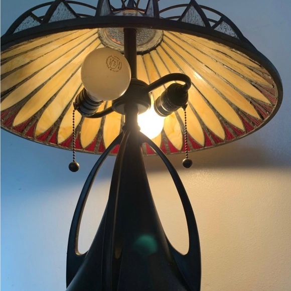 Authentic Quoizel Tiffany Lamp - Picture 2 of 6